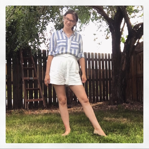 White high waisted retro-style shorts - Picture 2 of 4